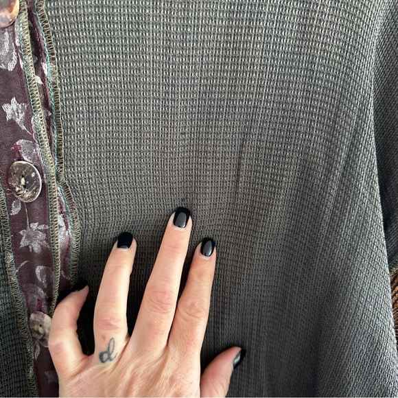 NOTHING MATCHES > Vintage Top - Picture 3 of 7